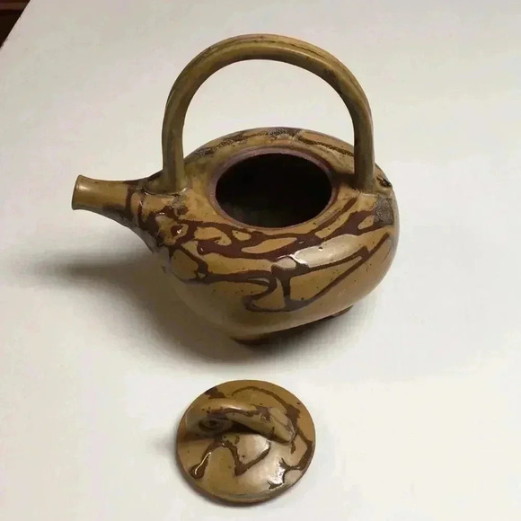 Signed hand crafted teapot primitive fashioned - Picture 5 of 9